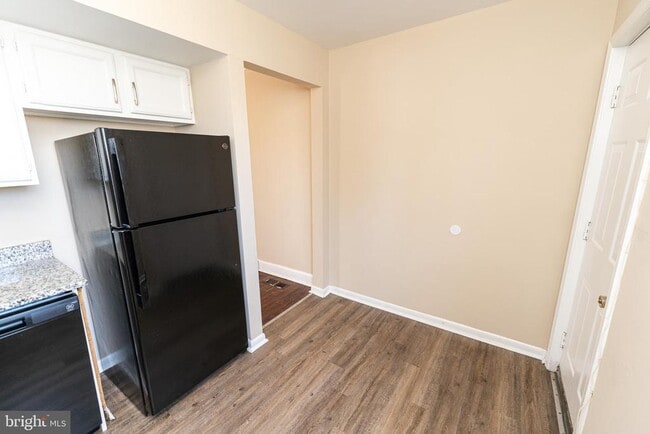 Building Photo - 915 N Division St