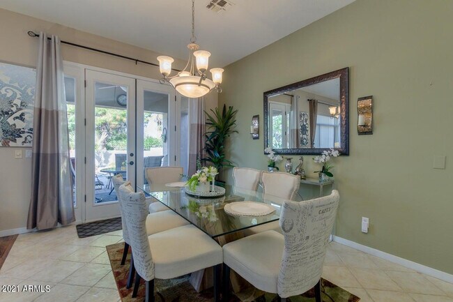 Building Photo - 3922 E Carson Rd