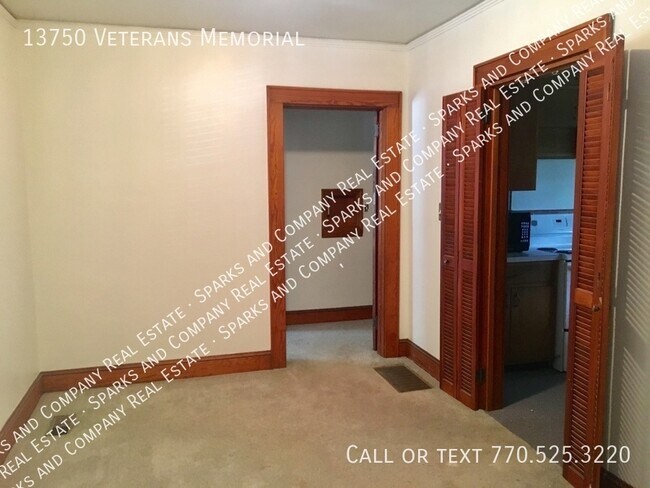 Building Photo - Winston Rental (Available to show Nov 1, 2...