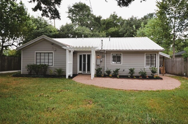 Building Photo - 1902 Coulcrest Dr