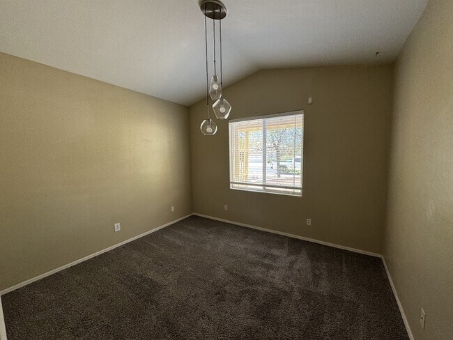 Building Photo - Lakefront with Home Office
