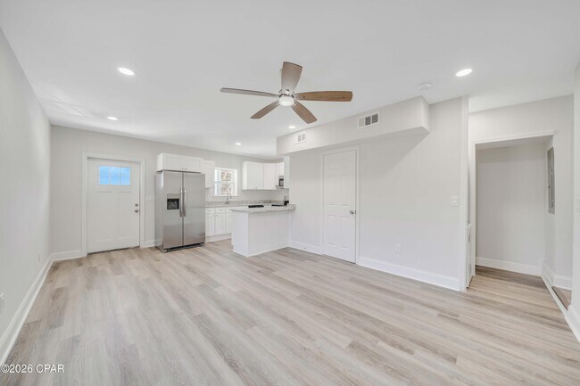 Building Photo - 3904 Ocean View Dr