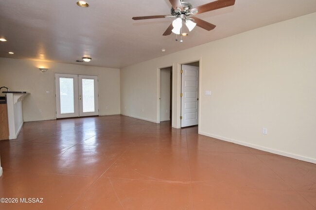 Building Photo - 203 S Cherry Ave