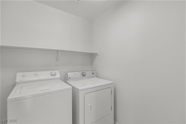 Building Photo - 11135 Alora St