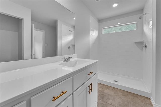 Building Photo - 708 Basteen Ln