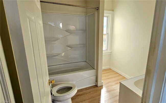 Building Photo - 1914 W 58th St