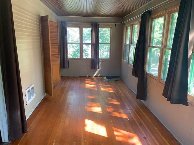 Building Photo - 1820 3rd Ave N