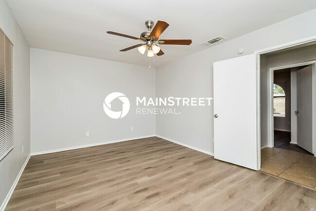 Building Photo - 3 Bedroom Pet-Friendly Home in TUCSON, AZ with Main Street Renewal