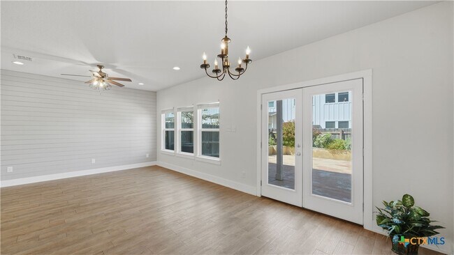 Building Photo - 223 Sapphire Dr