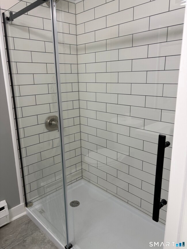 Building Photo - 28 Cross St