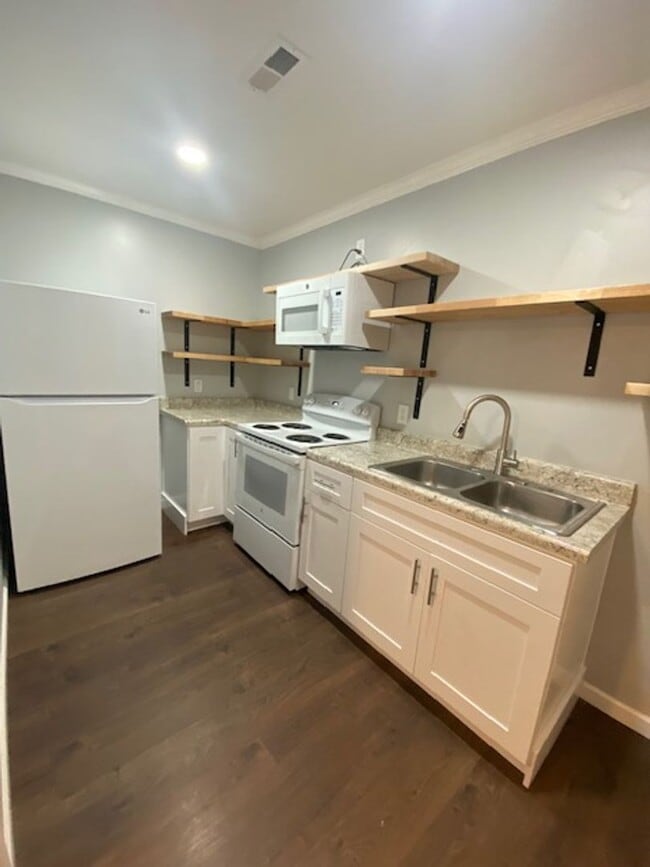 Building Photo - 1 bedroom basement rental