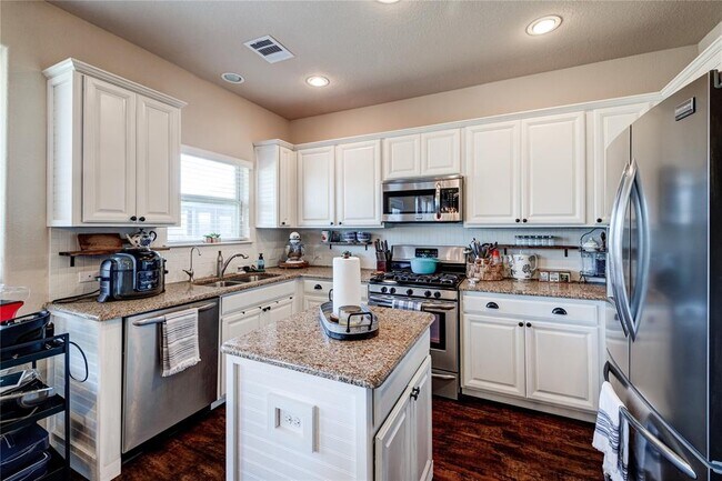 Building Photo - 5901 Scenic Lake Dr