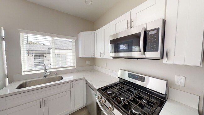 Building Photo - 4BD/2BA on Montezuma