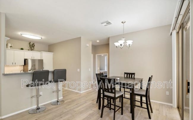 Building Photo - 9550 E Thunderbird Rd