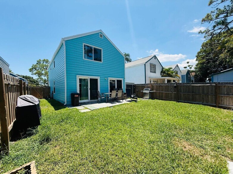 Building Photo - 5831 Thisledown Ct