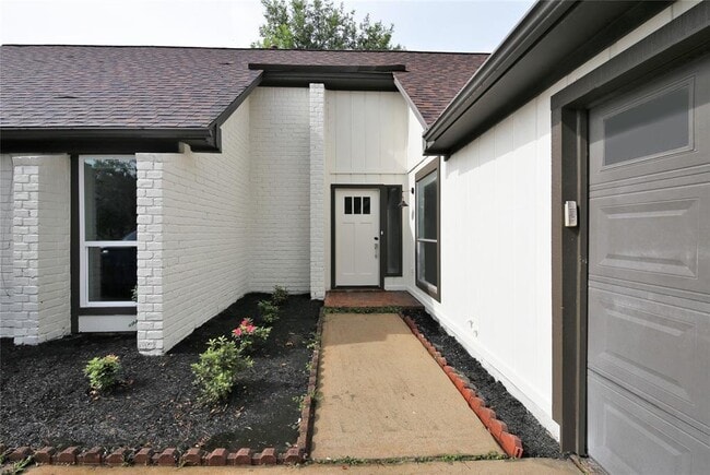 Building Photo - 15610 Stoney Fork Dr