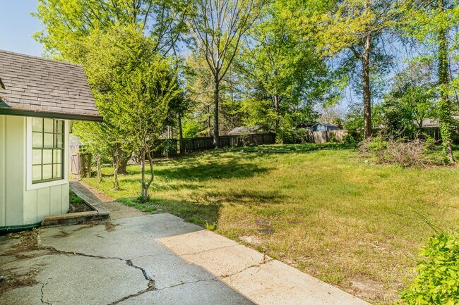 Building Photo - 703 Parker Dr