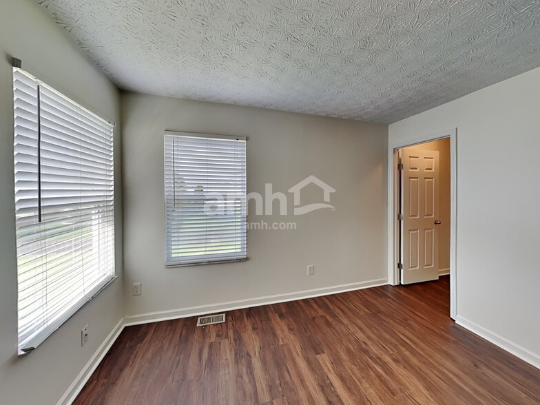 Building Photo - 1521 McKinney Ln