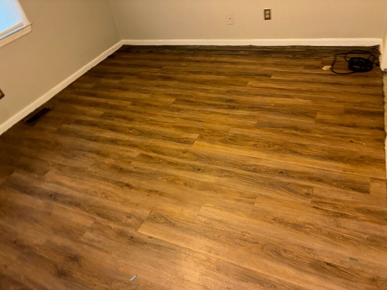 Building Photo - Room in House on Dupree St