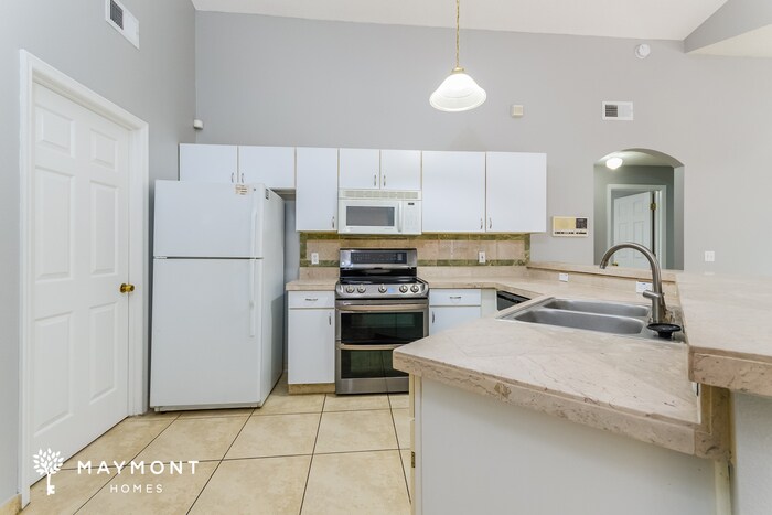 Building Photo - 4417 White Oak Cir