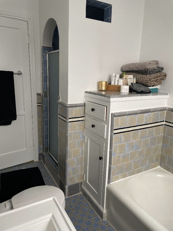 Building Photo - 420 S Detroit St