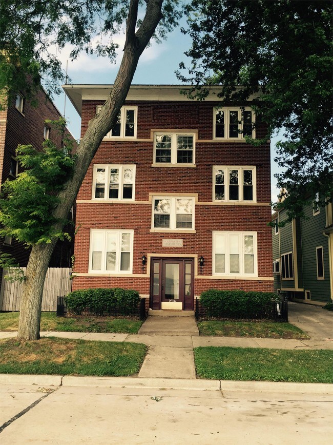 Building Photo - 1438 Main St