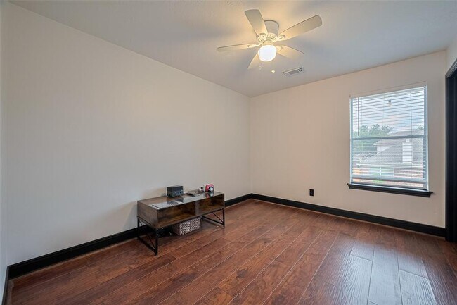 Building Photo - 13703 Broad Oaks Ln