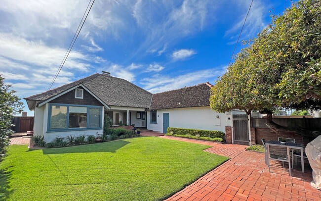 Building Photo - Lovely single story beach home with Ocean ...