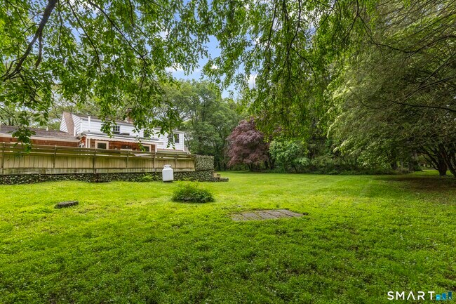 Building Photo - 190 E Rocks Rd