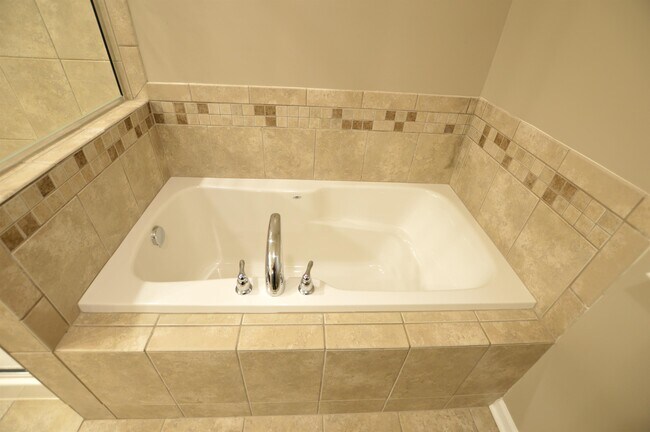 Building Photo - 3702 Sun Pl