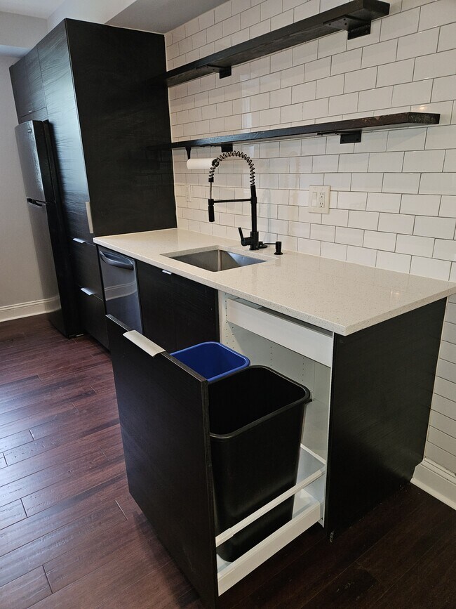 Building Photo - 317 Homeland Southway
