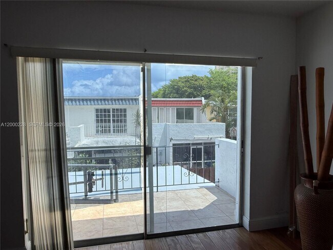 Building Photo - 13505 NE 23rd Ct