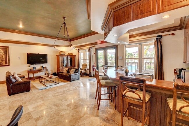 Building Photo - 923 Villa Cir
