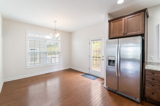 Building Photo - 2410 Winthrop Dr