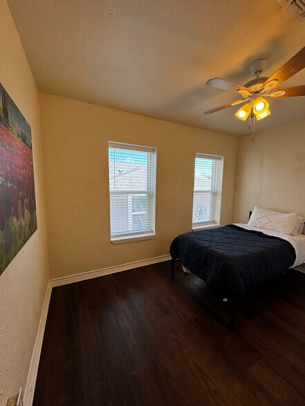 Building Photo - 319 S Olive St