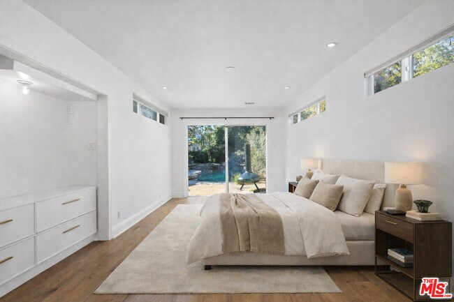 Building Photo - 4837 Gentry Ave