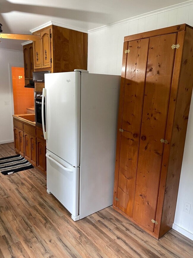 Building Photo - 3 bed 2 bath home