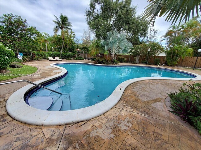 Building Photo - 6886 N Kendall Dr