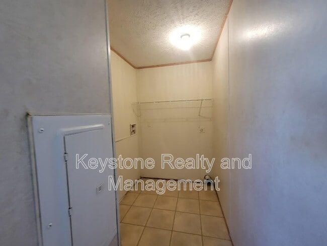 Building Photo - 607 Kerri Ln