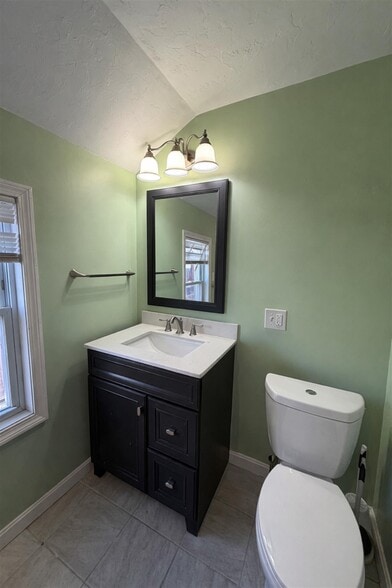 Building Photo - 1040 Broadway