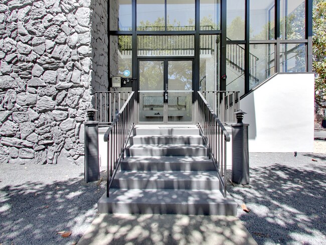 Building Photo - 1504 Newlands Ave