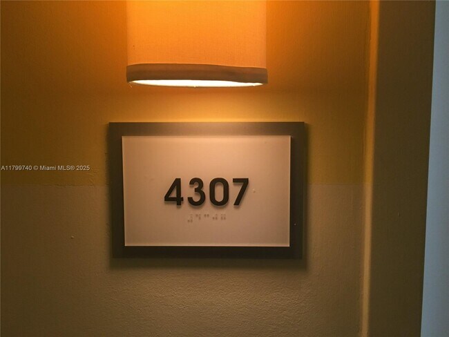 Building Photo - 475 Brickell Ave