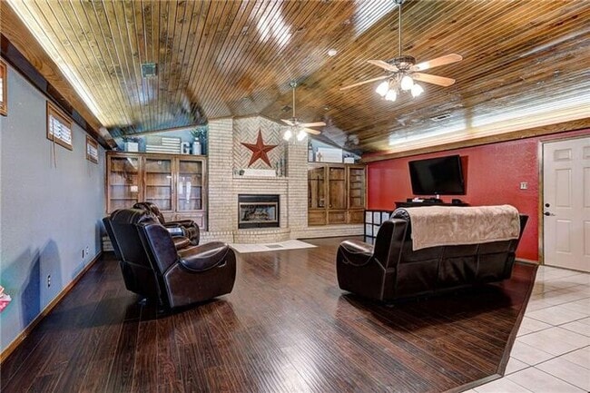 Building Photo - 3 Bed 2.5 Bath 2 Car Garage in Westmoor Ad...