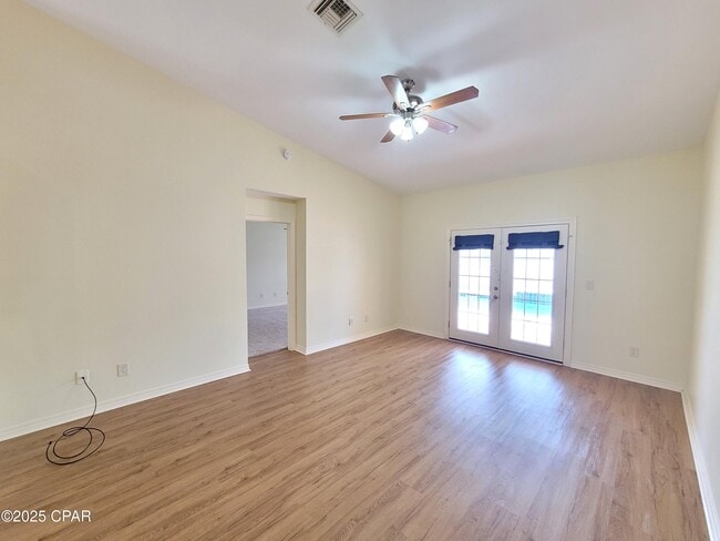 Building Photo - 3225 Azalea Cir