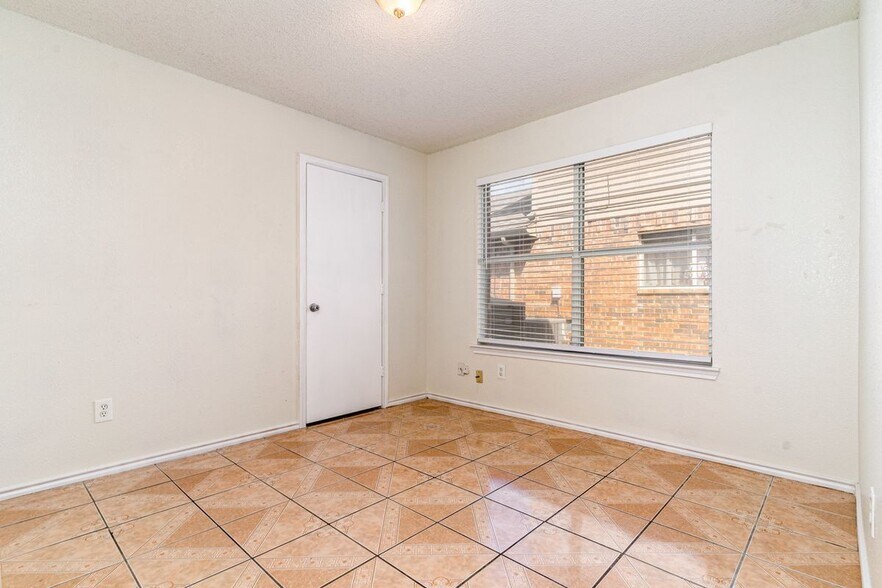 Building Photo - 1810 Cedar Ridge Dr