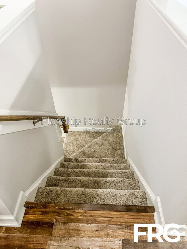 Building Photo - 491 Fallingbrook Dr