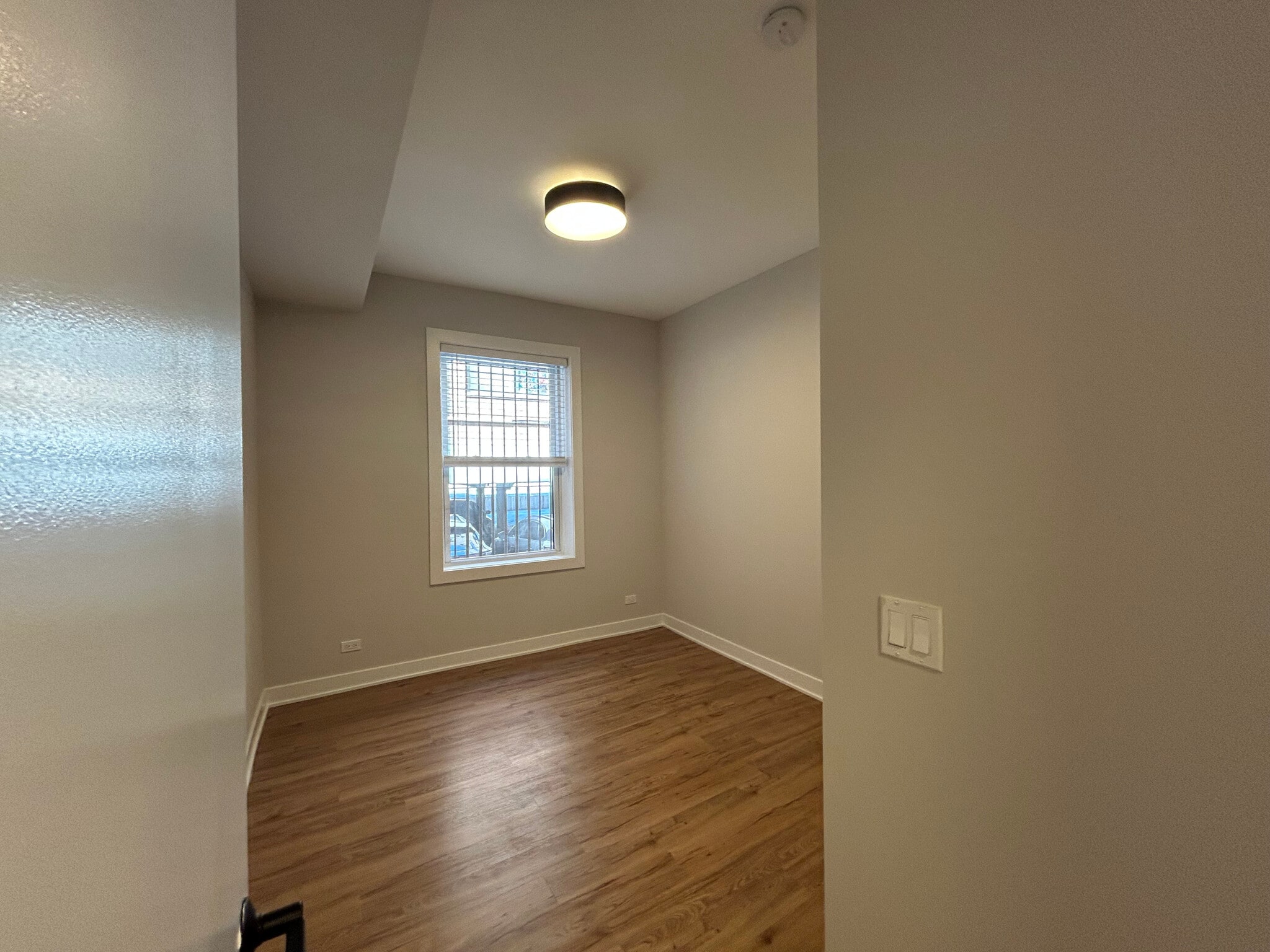 Building Photo - 648 W Wrightwood Ave