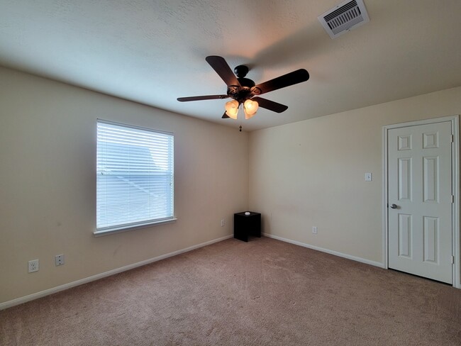 Building Photo - 805 Arlington Pointe Dr