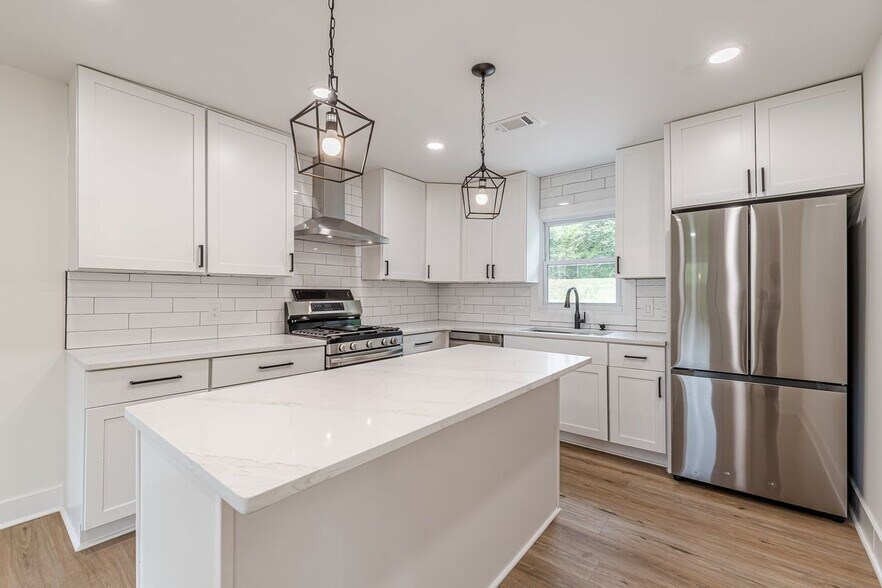 Building Photo - 525 Rosemont Dr