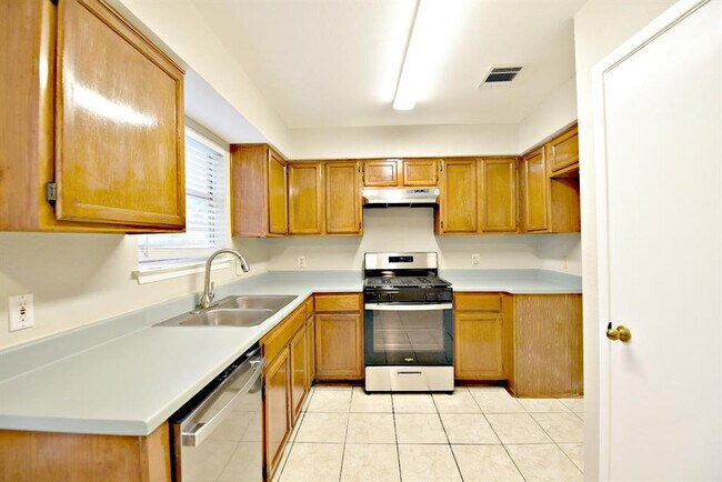 Building Photo - 12801 Margit Dr